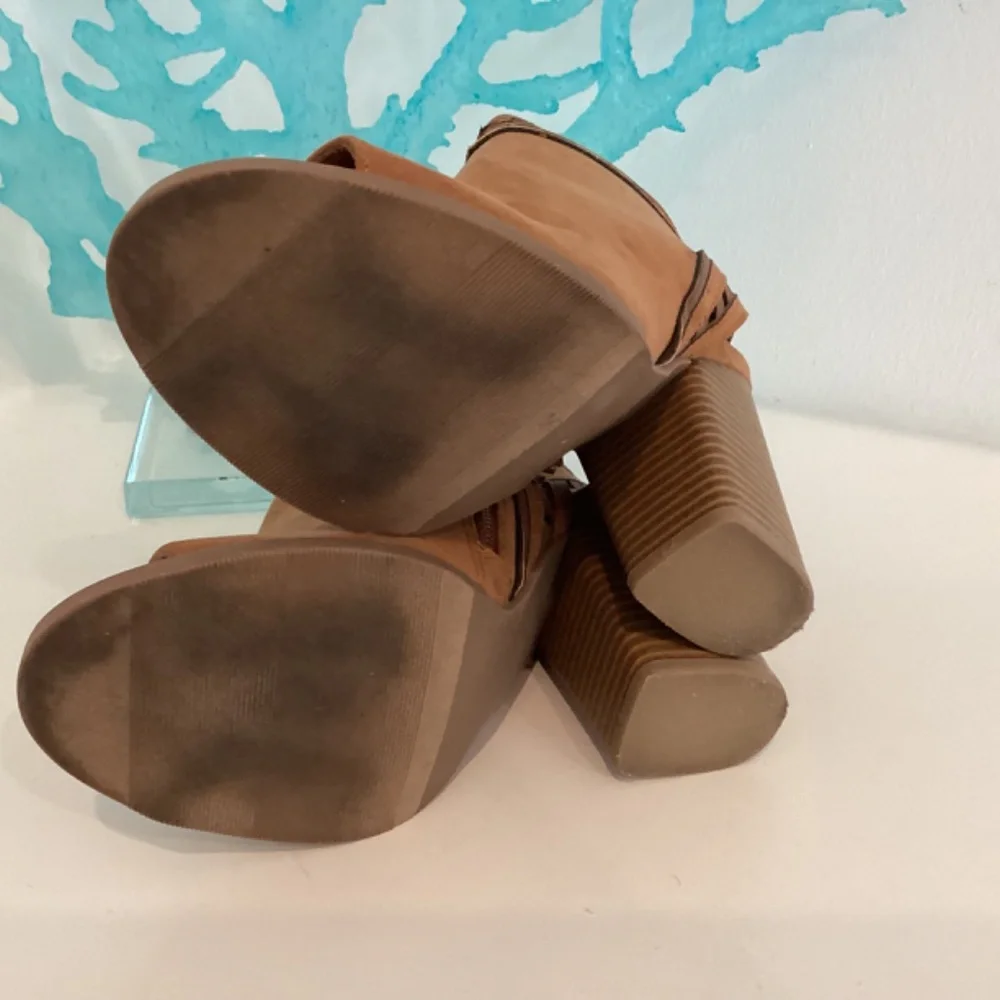 Dolcetta Riley Laser Cut Open Toe Chestnut Ankle Booties Size 6M Chucky Heels